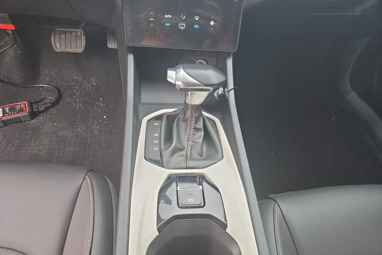 Used Dongfeng Aeolus Yixuan 2023 Mach Edition 1.5L Automatic Chasing Wind Version Gear Lever