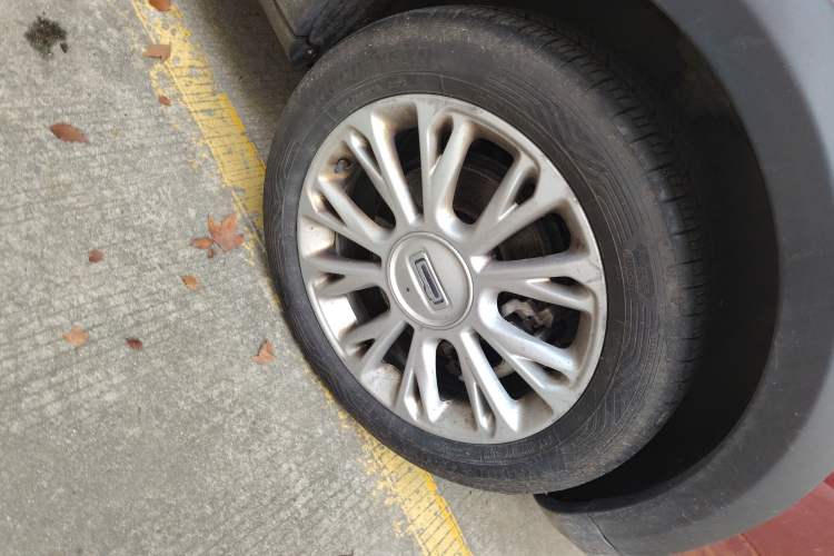 Used Qoros 3 2015 Urban SUV 1.6T Automatic ZhiKu Model