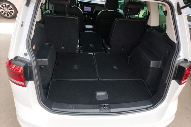 Used Volkswagen Touran 2018 Volkswagen Touran L 280TSI DSG Comfort Edition 7 Seats China VI Standard Trunk