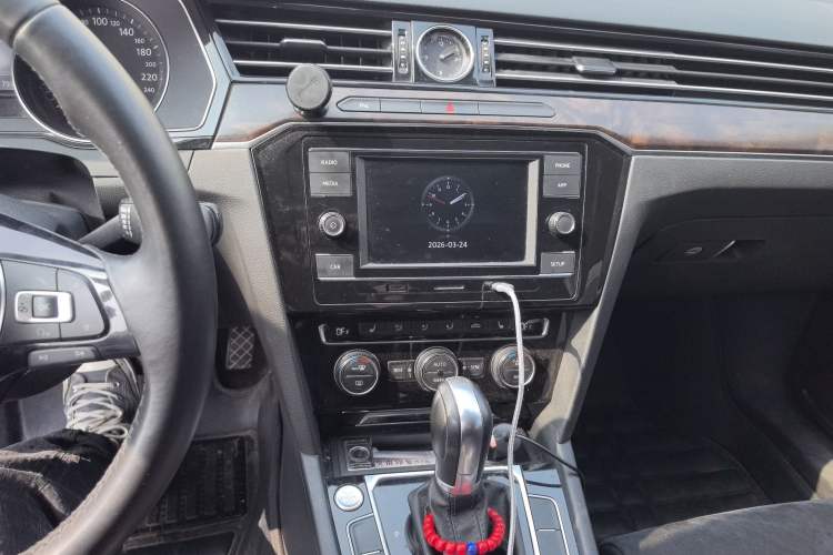 Used Volkswagen Magotan 2018 330TSI DSG Luxury Model Audio And AC Panel