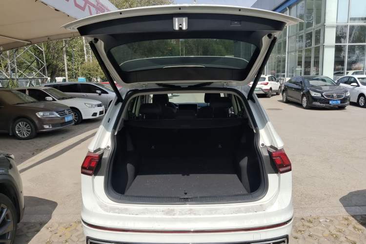 Used Volkswagen Tiguan L 2024 Outstanding Model 330TSI Automatic Two-Wheel Drive R-Line Dragon Glory Edition
