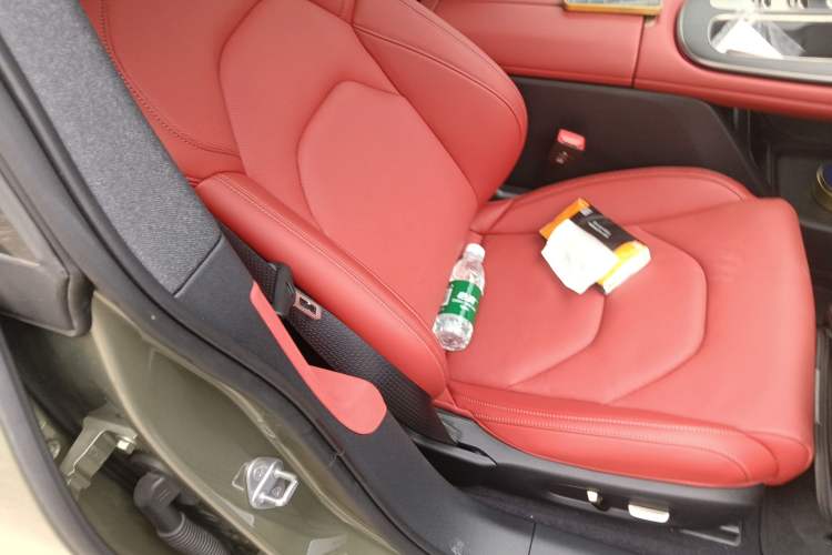 Used Xiaomi Auto SU7 2024 Rear-Drive Long-Range Intelligent Driving Version Right Front Seat