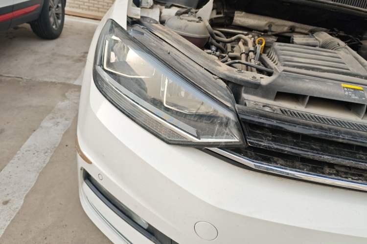 Used Volkswagen Touran 2018 Volkswagen Touran L 280TSI DSG Comfort Edition 7 Seats China VI Standard Right Front Headlight