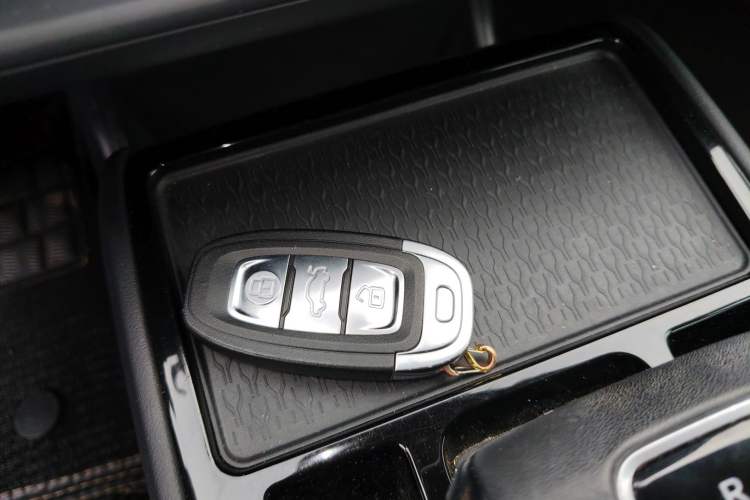 Used Hongqi E-QM5 2023 Base Travel Edition
