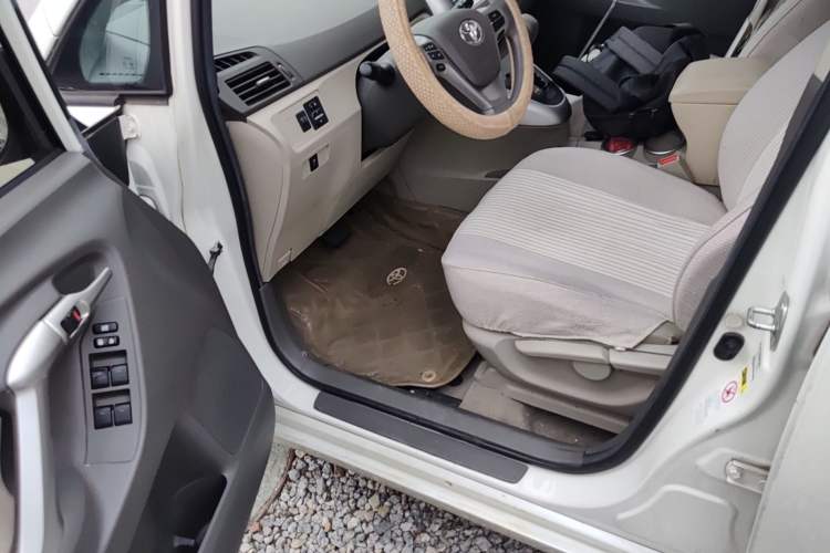 Used Toyota Verso 2012 180V CVT Supreme Edition Driver Seat