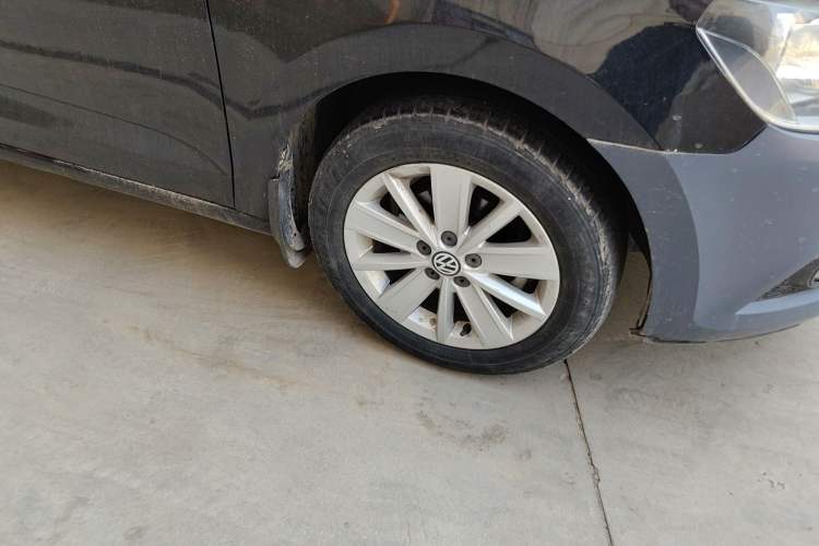 Used Volkswagen Jetta 2013 1.6L Manual Comfort Model Right Front Wheel Hub