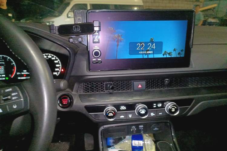 Used Honda CR-V 2023 240TURBO Two-Wheel Drive FENGSHANG Edition 7 Seats Audio And AC Panel