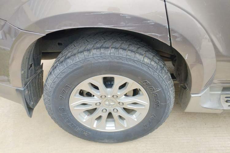 Used JMC Yusheng S350 2013 2.4T Automatic 2WD Diesel Luxury Edition 5 Seats Right Rear Wheel Hub