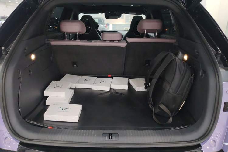 Used Hongqi Tiangong 08 2025 565 Ultra Four-Wheel Drive Version Trunk