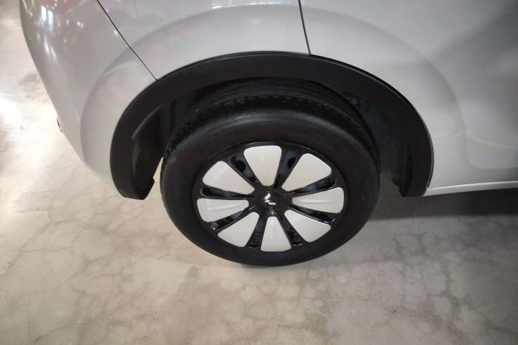 Used Wuling Bingo 2023 410 km Lingxi Deluxe Edition Right Rear Wheel Hub
