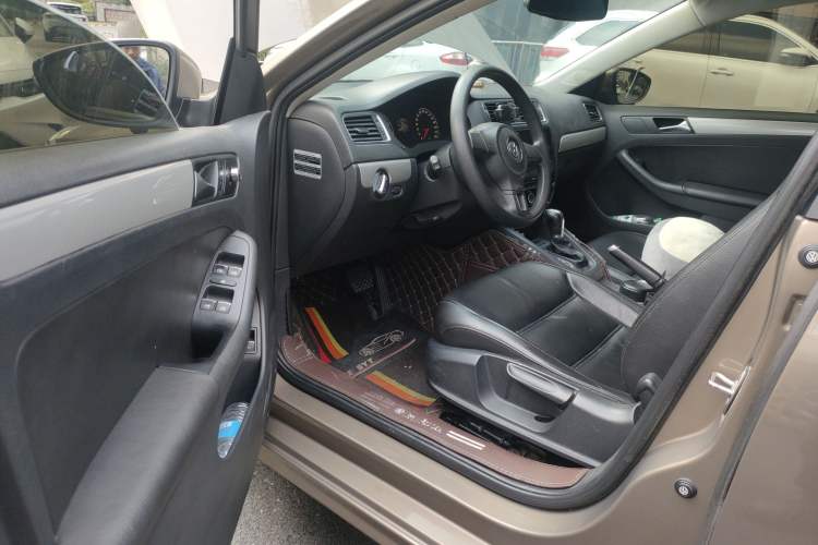 Used Volkswagen Sagitar 2012 1.6L Automatic Comfort Edition
