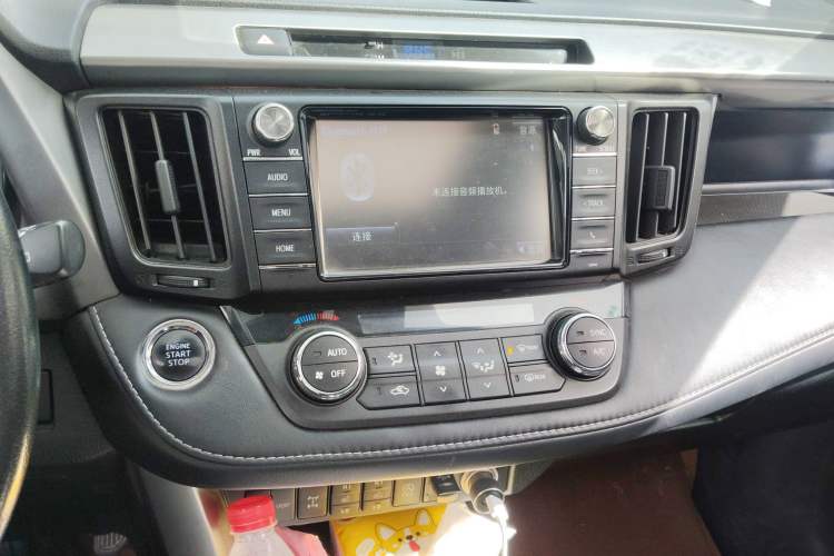 Used Toyota RAV4 2016 2.5L Automatic 4x4 Elite Edition Audio And AC Panel