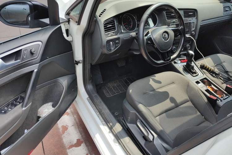 Used Volkswagen Golf 2017 230TSI Automatic Comfort Edition – Celebrating Milestone of One Million Units
