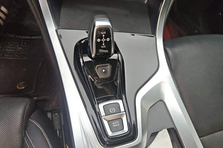 Used Lynk & Co 01 2019 2.0T Two-Wheel-Drive Pro Version China VI Standard Gear Lever