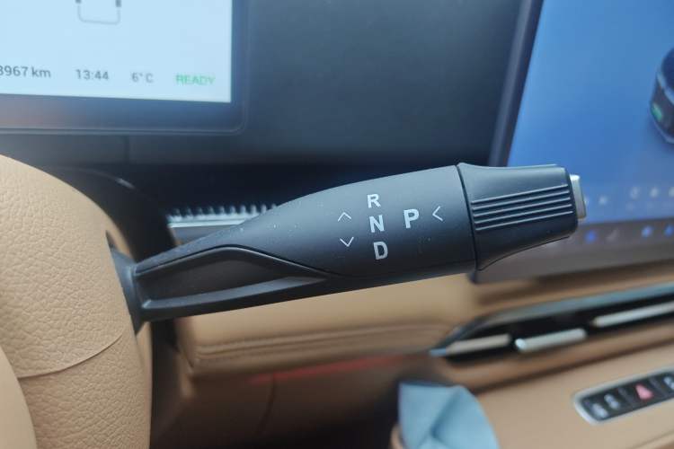 Used VOYAH Dream 2025 PHEV Four-Wheel Drive Prestige Kunpeng Edition Gear Lever