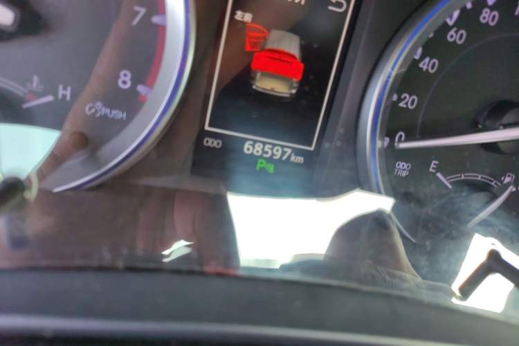 Used Toyota Highlander 2018 2.0T Two-Wheel-Drive Luxury Edition 7 Seats Emission Standard China V
