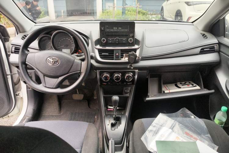 Used Toyota YARiS L Zhi Xiang 2020 1.5L CVT Leading Edition Center Console
