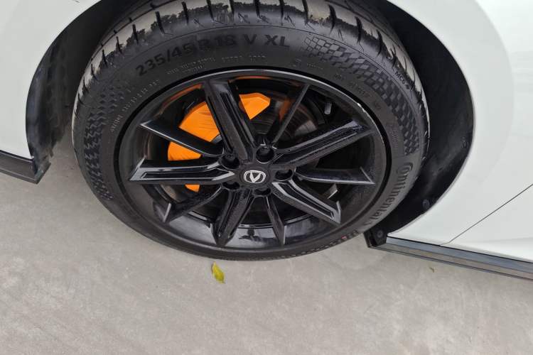 Used CHANGAN UNI-V 2024 1.5T High-Energy Version Exterior 4