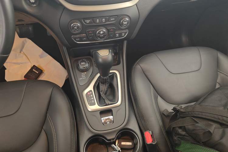 Used Jeep Cherokee 2016 2.4L Professional Smart Version