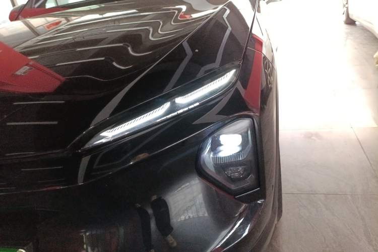 Used Nio ES7 2022 75 kWh Left Front Headlight