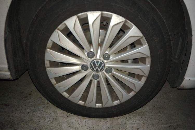 Used Volkswagen Lavida 2021 280TSI DSG Comfort Edition Right Front Wheel Hub