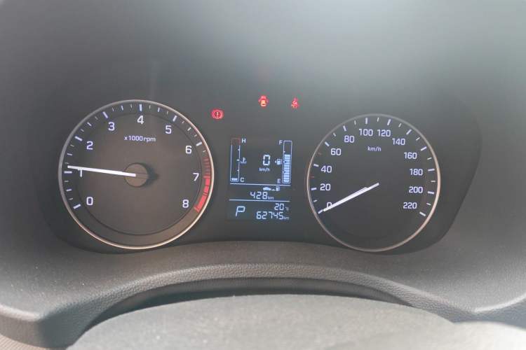 Used Hyundai ix25 2015 1.6L Automatic Two-Wheel-Drive Deluxe DLX Model Instrument Cluster