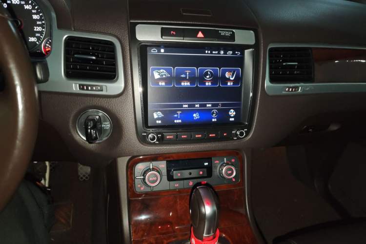 Used Volkswagen Touareg 2011 3.0 TSI Standard Version Audio And AC Panel