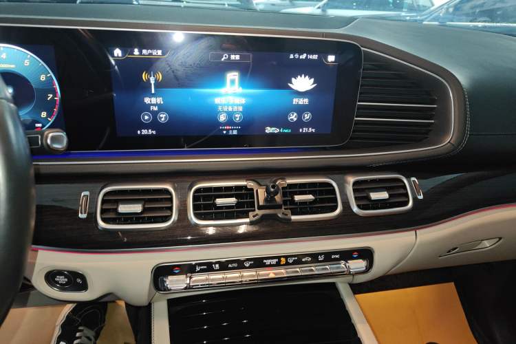 Used Mercedes-Benz GLE 2022 Facelifted GLE 350 4MATIC Fashion Edition Audio And AC Panel