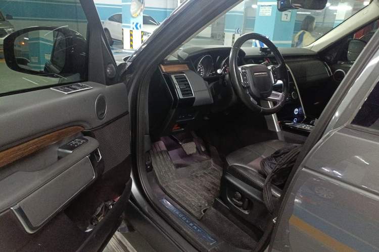 Used Land Rover Discovery 2017 3.0 SC V6 HSE Driver Seat