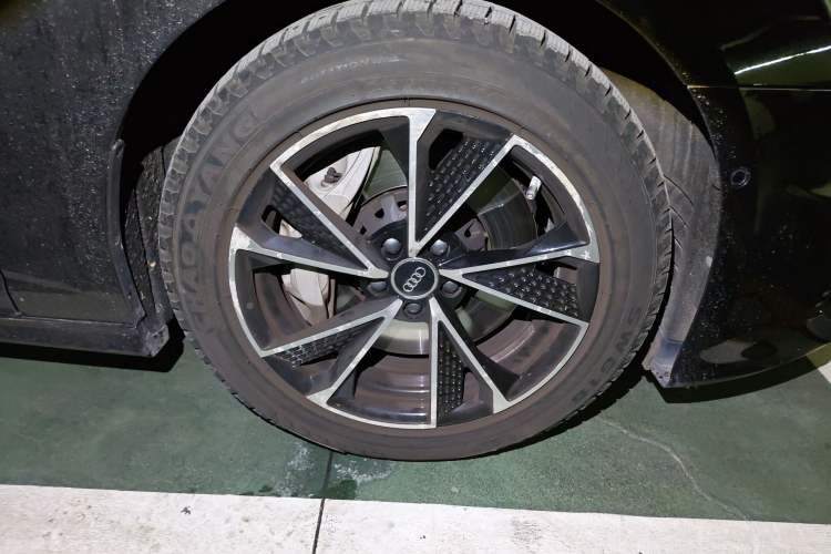 Used Audi A6L New Energy 2020 55 TFSI e quattro Right Front Wheel Hub