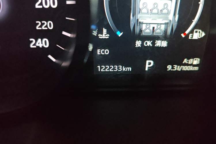 Used Land Rover Discovery Sport 2017 2.0T HSE Odometer Close Up