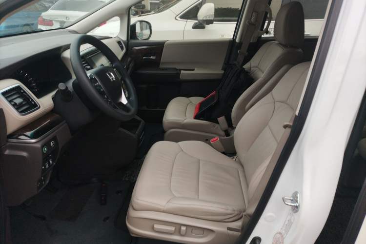 Used Honda Odyssey 2015 Revised 2.4L Luxury Edition
