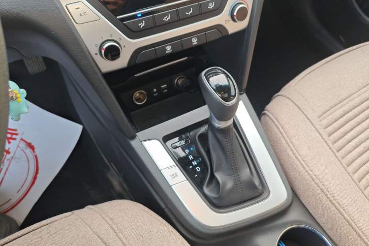 Used Hyundai Elantra (6th Generation / Lingdong) 2016 1.6L Automatic ZhiXuan – Elite Version Gear Lever