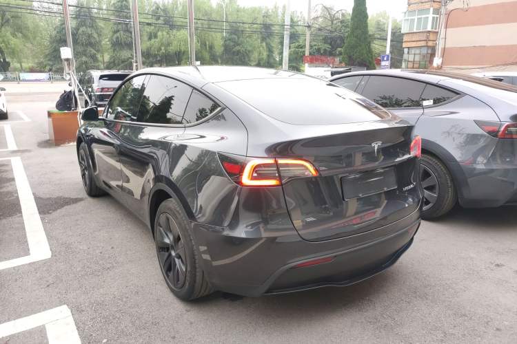 Used Tesla Model Y 2024 Rear-Wheel-Drive Version Exterior 2