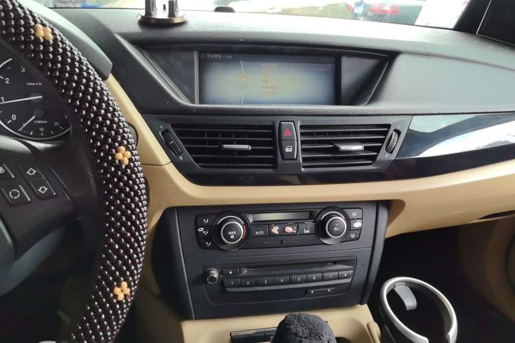 Used BMW X1 2010 sDrive18i Luxury Model Audio And AC Panel