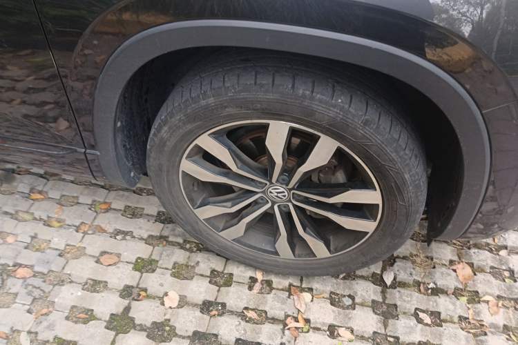 Used Volkswagen Tayron 2021 380TSI All-Wheel Drive R-Line Connected Version Right Front Wheel Hub