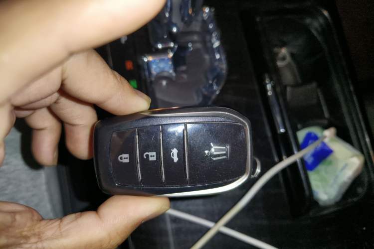 Used Toyota Crown 2015 2.0T Fashion Edition
