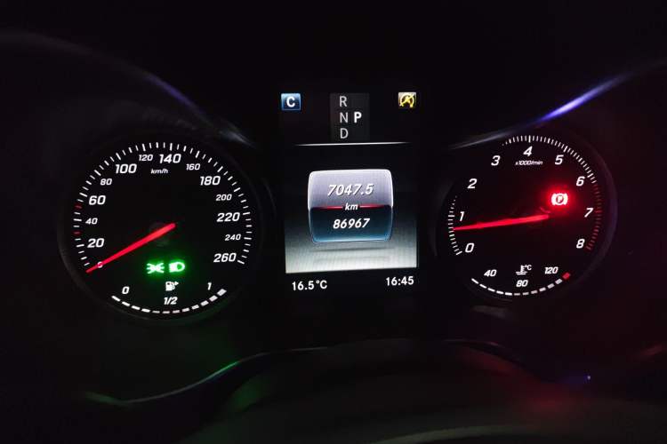 Used Mercedes-Benz GLC 2018 Facelift GLC 260 4MATIC Luxury Edition
