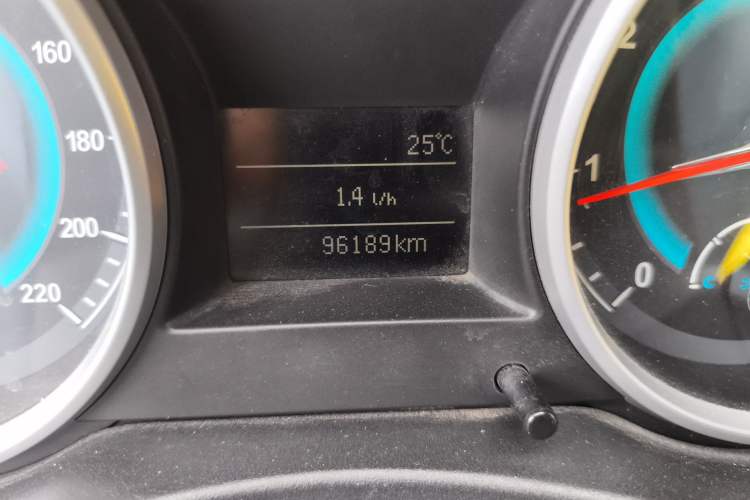 Used Land X5 2013 2.0T Manual Chuanling Edition Odometer Close Up