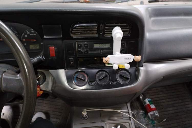 Used Jinbei Hiace 2011 2.0L 5th Generation Kuaiyunwang Standard Version 4G19 Audio And AC Panel