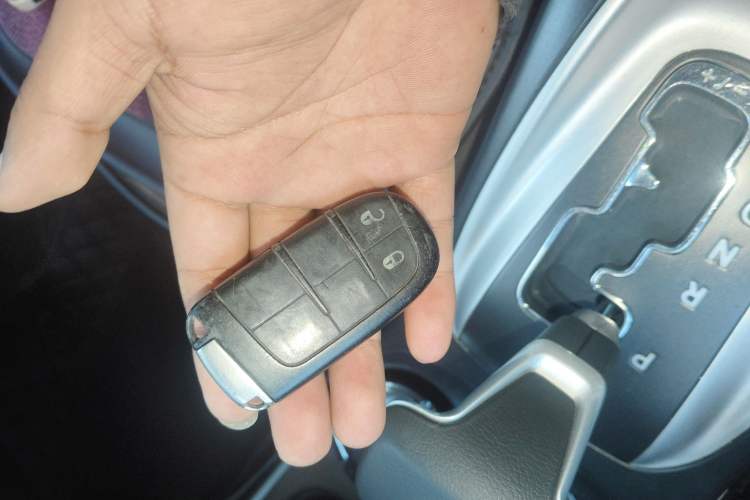 Used Dodge Journey 2013 2.4L Two-Wheel Drive Luxury Version
