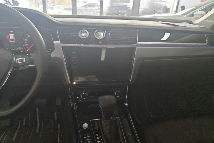 Used Volkswagen Phideon 2021 380TSI Luxury Edition Audio And AC Panel