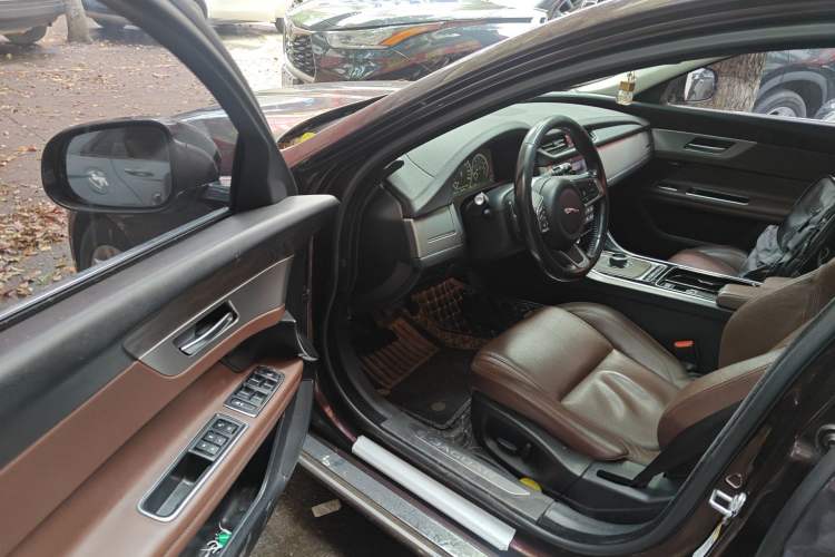 Used Jaguar XFL 2018 XFL 2.0T 250 PS Luxury Edition Driver Seat