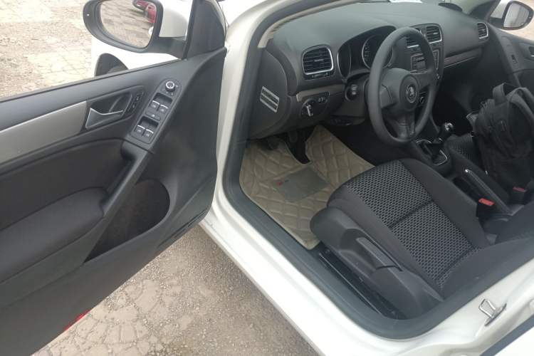 Used Volkswagen Golf 2012 1.6 Manual Fashion Edition Driver Seat