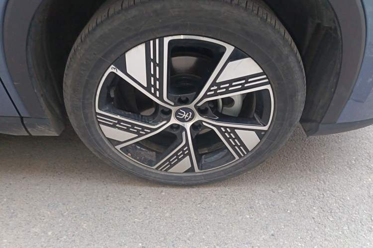 Used BYD Song Pro New Energy 2023 Champion Edition DM-i 110KM Excellence Model Right Front Wheel Hub