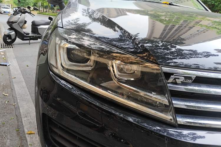 Used Volkswagen Touareg 2017 3.0 TSI Touareg Edition Right Front Headlight