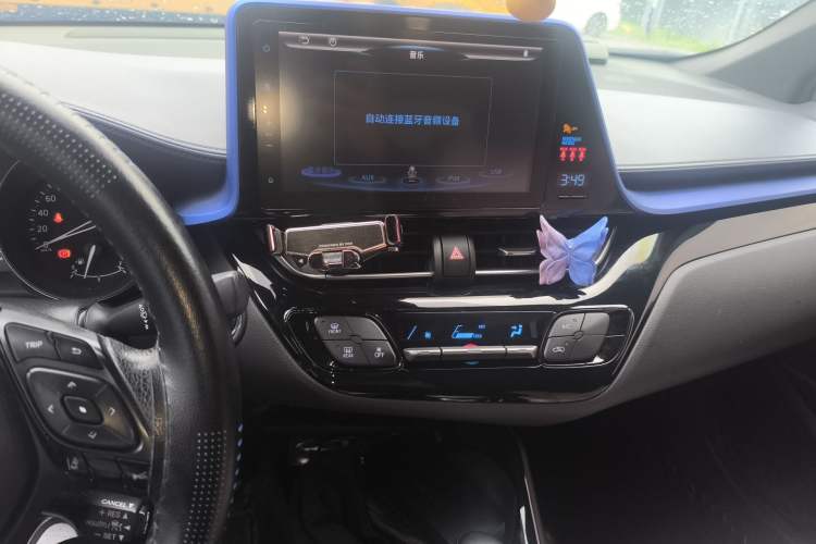 Used Toyota C-HR 2018 2.0L Leading with Sunroof China V Standard Audio And AC Panel