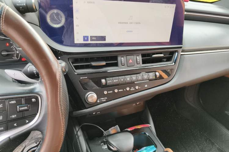 Used Lexus ES 2023 200 Excellence Edition
