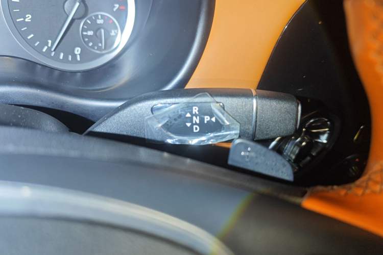 Used Mercedes-Benz Vito 2023 2.0T Elite Version 7 Seats Gear Lever