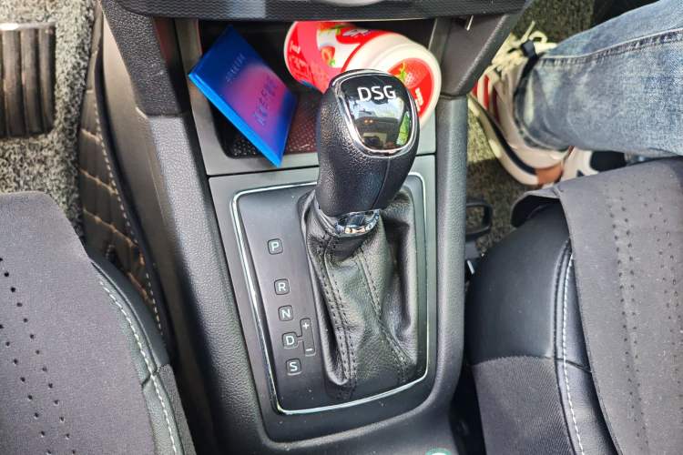 Used Skoda Yeti 2016 1.4TSI DSG Advanced Edition Gear Lever